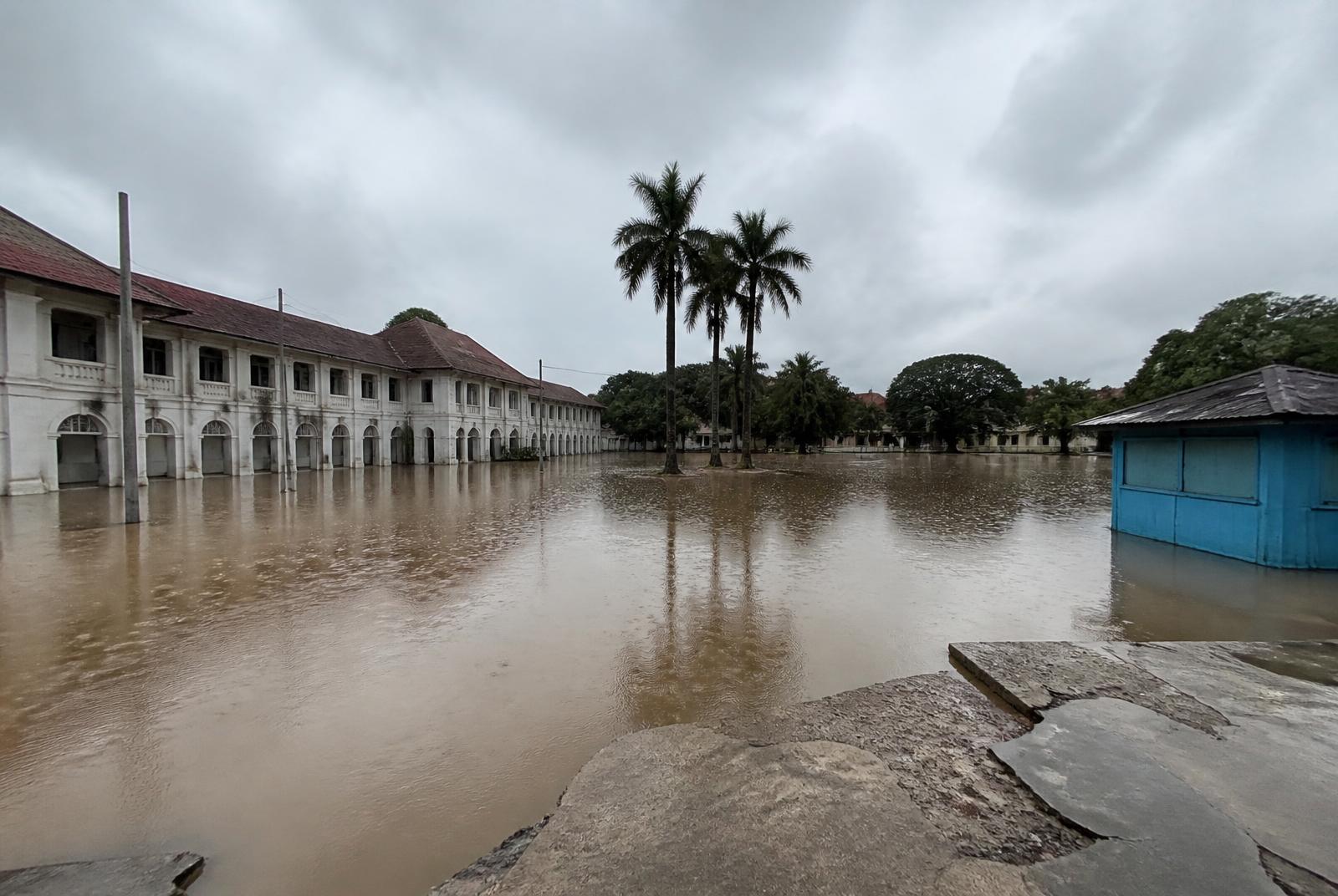 Avant · Inondable